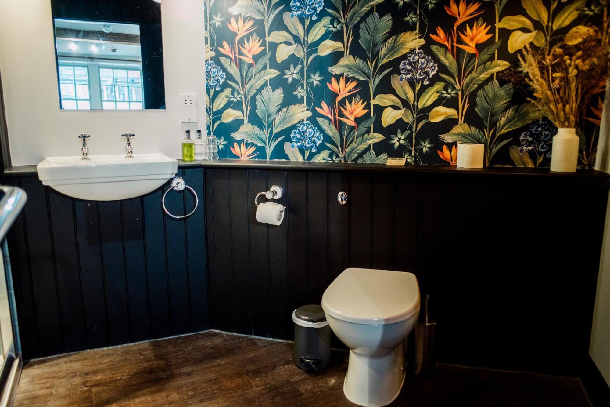 The Corner House 4*