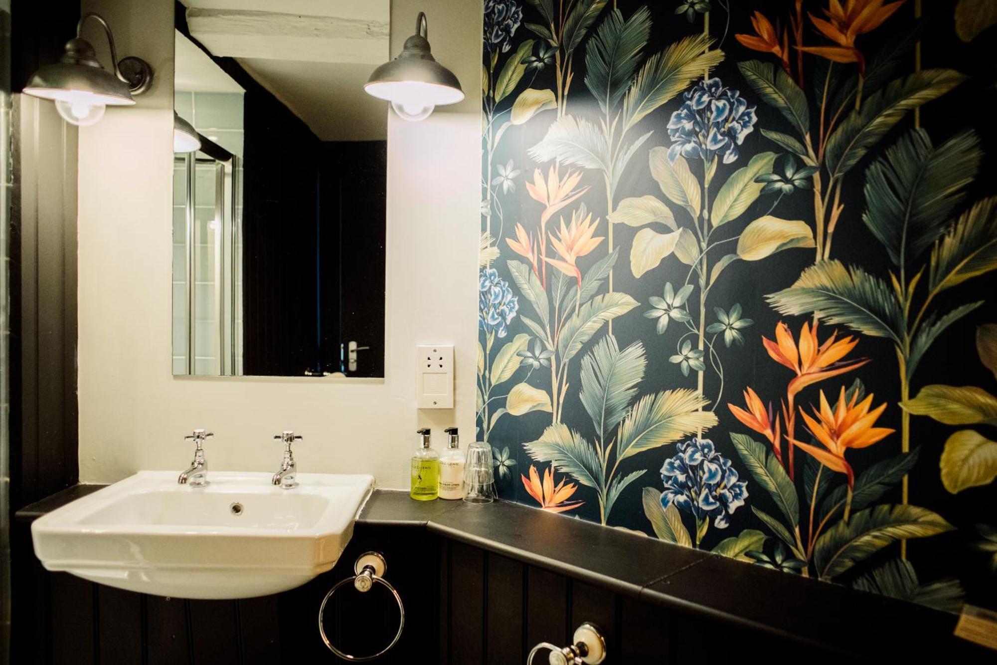 The Corner House 4*