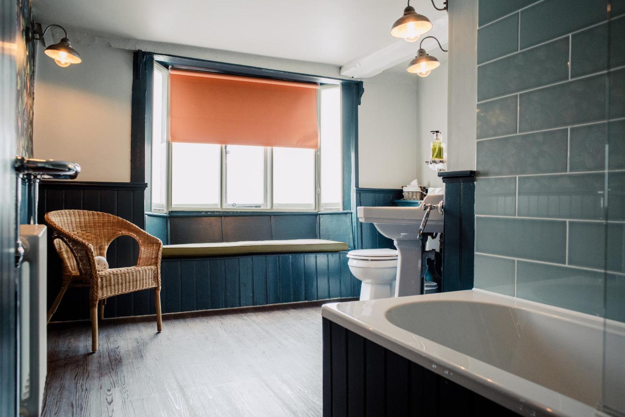 The Corner House 4*