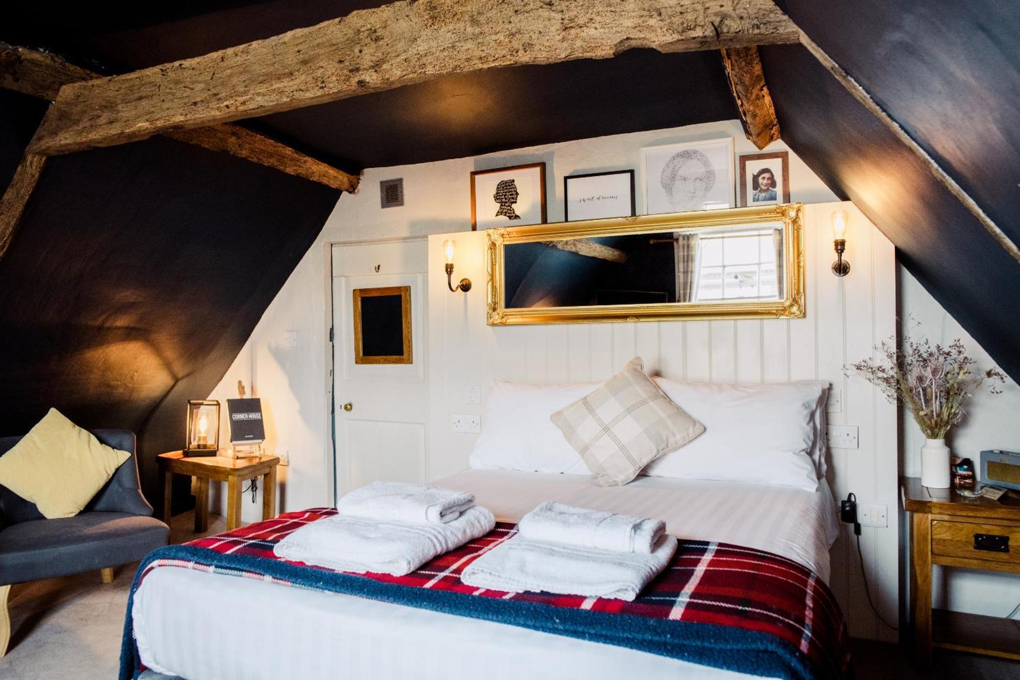 The Corner House Couette-café 4*